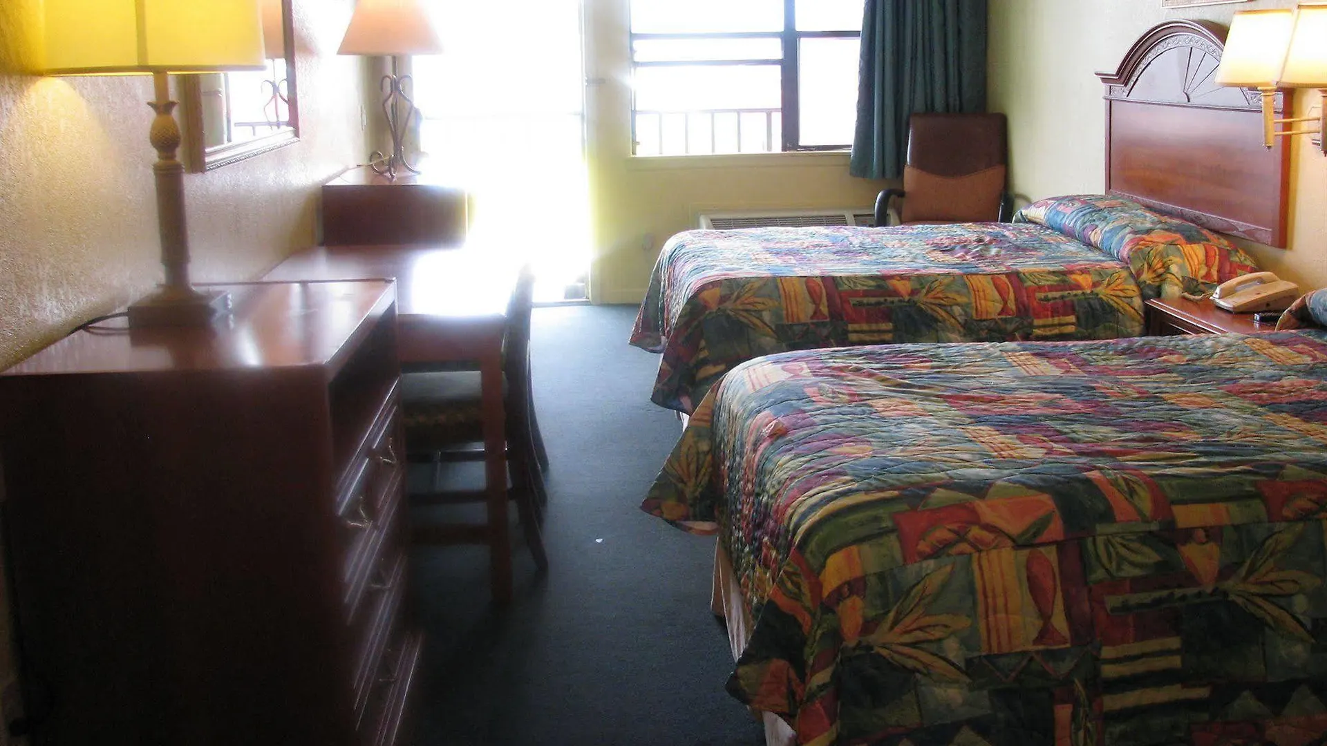 Summer Breeze Motel Upper Grand Lagoon