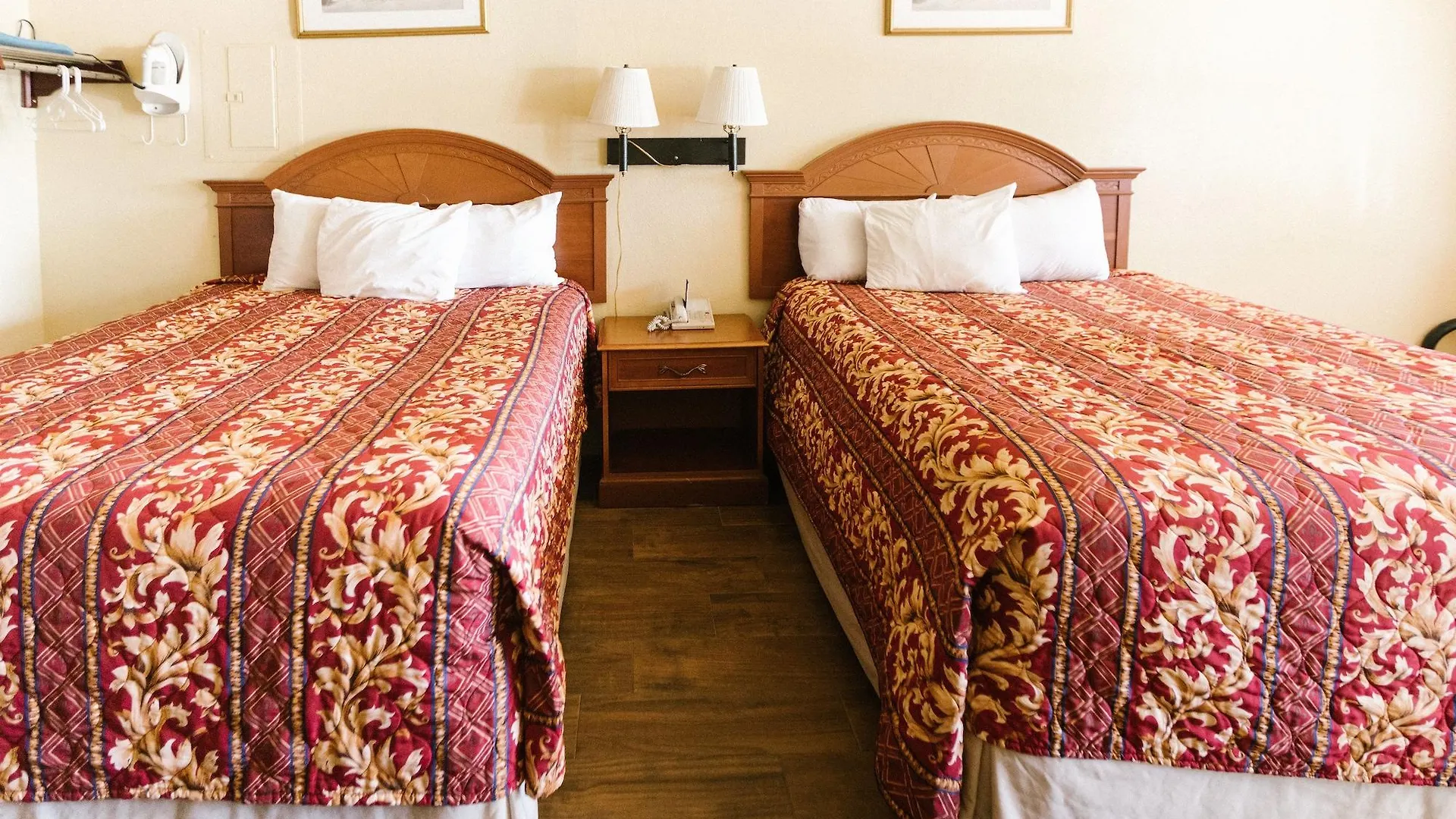 Summer Breeze Motel Upper Grand Lagoon USA
