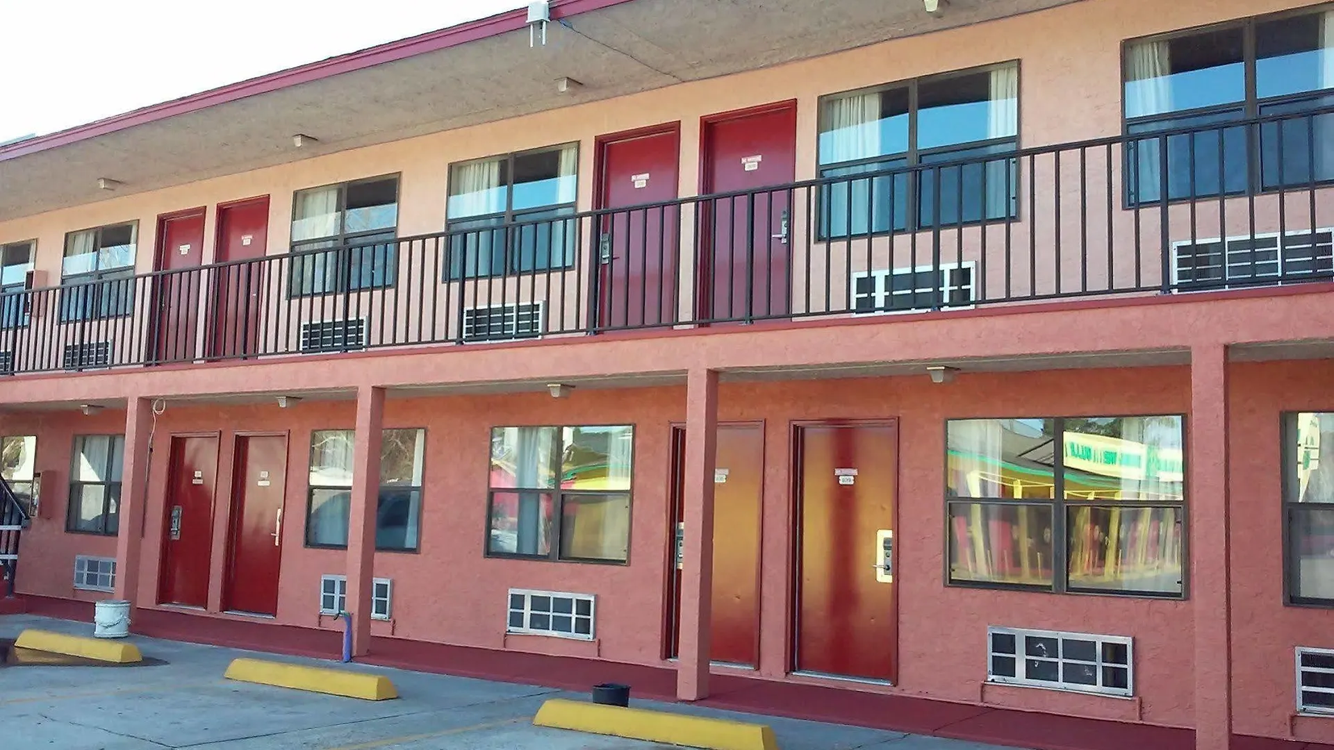 Summer Breeze Motel Upper Grand Lagoon USA